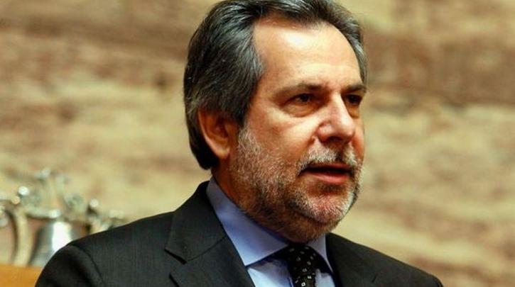 Την παραίτηση Παπουτσή από την Παγκόσμια Τράπεζα ζητά η κυβέρνηση