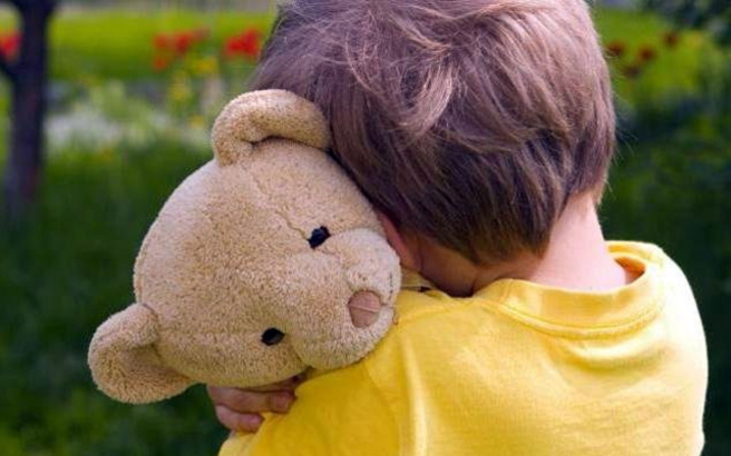 Οι δημόσιοι υπάλληλοι που έχουν παιδιά με αυτισμό θα δικαιούνται ειδική άδεια 22 ημερών