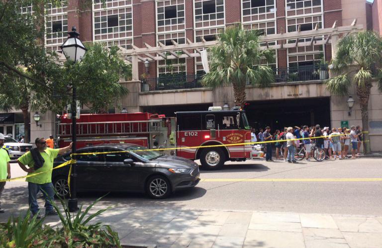 Ένας νεκρός από πυροβολισμούς στο Τσάρλεστον – Κρατά ομήρους σε εστιατόριο ο δράστης - ΔΕΙΤΕ ΦΩΤΟ