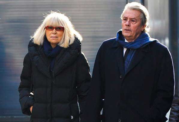 Πέθανε η Mireille Darc, μια από τις πιο όμορφες και πιο ταλαντούχες ηθοποιούς του γαλλικού κινηματογράφου