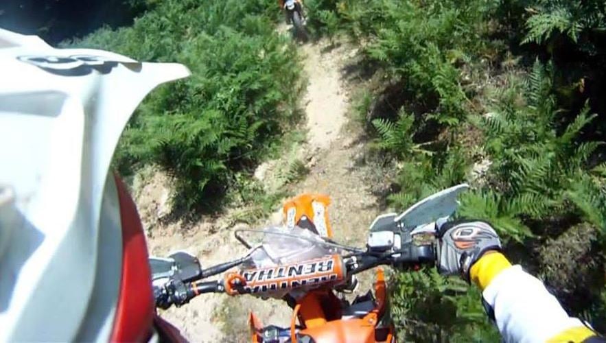 Πάτρα: Νεαρός δικυκλιστής που έκανε enduro στην περιοχή του Ομπλού, τραυματίστηκε και εντοπίστηκε τυχαία από περαστικούς- Επιχείρηση του ΕΚΑΒ για να προσεγγίσει τη δύσβατη περιοχή