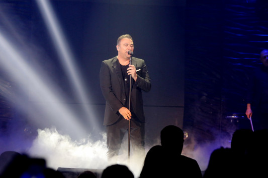 Πρωτοφανές! Αστυνομικοί... διστάζουν να βάλουν “λουκέτο” σε κλαμπ, λόγω πανηγυριού! Άφωνοι οι ελεγκτές