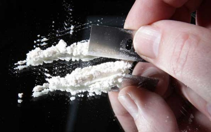 "Γέμιζαν" με ηρωίνη τα στέκια ναρκομανών στην Πάτρα - Χειροπέδες σε δύο Αφγανούς και μια νεαρή Ελληνίδα