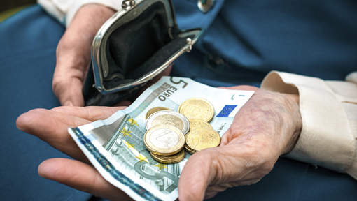 Πάτρα: Άρπαξαν πορτοφόλι από ηλικιωμένη με 10 ευρώ!