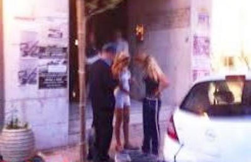 Ξανά εκτός ελέγχου η κατάσταση με τις ανήλικες Ρομά- Κάνουν πιάτσα και παρενοχλούν ηλικιωμένους στα Ψηλά Αλώνια από τις 10 το πρωί!