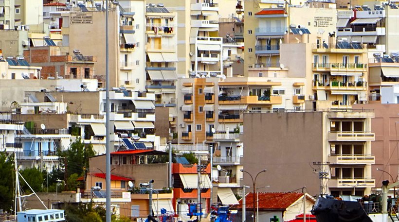 Ποια είναι η «γυναίκα με τα ροζ» που θα εκφωνήσει το τέλος του κόσμου - ΒΙΝΤΕΟ