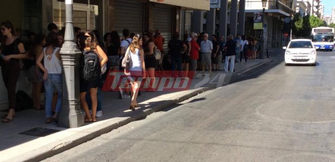 Πάτρα: Νέα συγκέντρωση στο Ειρηνοδικείο για τους πλειστηριασμούς - Έφυγαν άπραγοι οι Συμβολαιογράφοι - ΦΩΤΟ