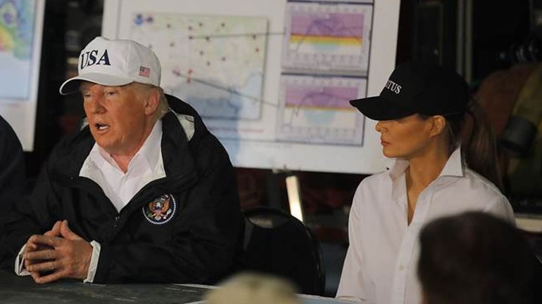 Ο Τραμπ θα δωρήσει 1 εκατ. δολάρια για την ανακούφιση των θυμάτων του τυφώνα Χάρβεϊ