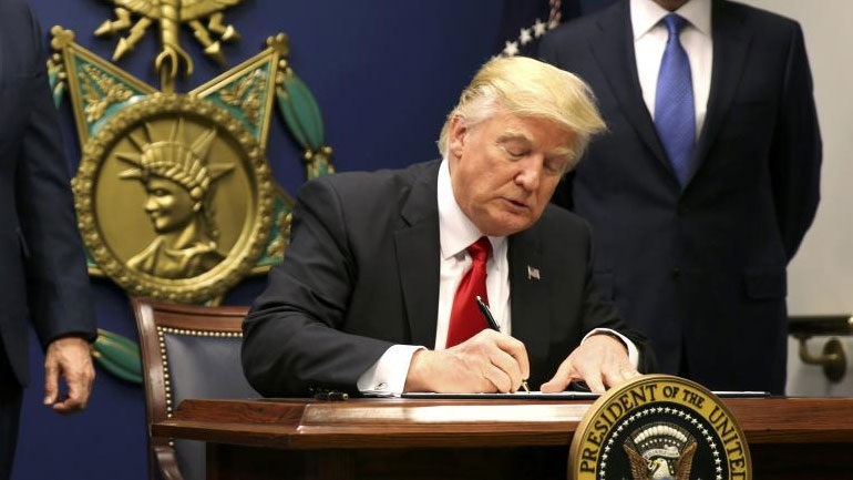 Το Ανώτατο Δικαστήριο εγκρίνει το αντιμεταναστευτικό διάταγμα του Τραμπ