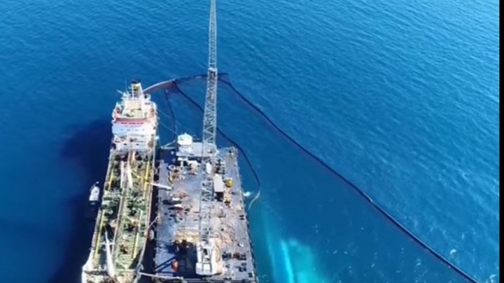 Εντυπωσιακά πλάνα από το βυθισμένο "Αγία Ζώνη ΙΙ" - ΒΙΝΤΕΟ