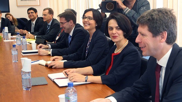 Θεσμοί προς την Ελλάδα: Κόψτε αμυντικές δαπάνες και μειώστε το κράτος