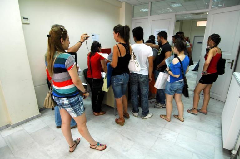 Προσλήψεις 10.000 ανέργων στο Δημόσιο