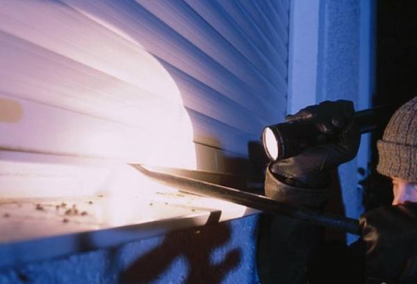 Πάτρα: Γερή μπάζα διαρρηκτών σε επιχείρηση με λεία 80.000 ευρώ