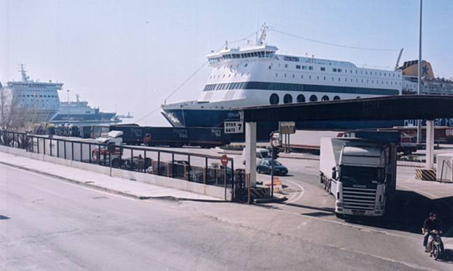 Ενισχύεται η ασφάλεια στο νότιο λιμάνι της Πάτρας - Αναβαθμίζονται οι υποδομές και τα υπόστεγα στο παλιό - Τι αποφασίστηκε από το Υπουργείο Ναυτιλίας
