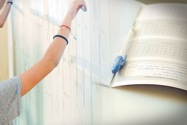 Την καθιέρωση βάσεων ανά σχολή για εισαγωγή σε ΑΕΙ - ΤΕΙ εξετάζει το Υπ. Παιδείας