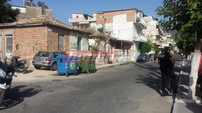 Πάτρα: Οι αστυνομικοί απέτρεψαν τον νεαρό που ήθελε να αυτοπυροβοληθεί - Είχε ταμπουρωθεί στο σπίτι του στα Προσφυγικά - ΝΕΟΤΕΡΑ-ΦΩΤΟ