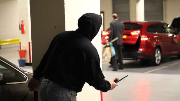 ΑΠΙΣΤΕΥΤΟ: Έκλεψαν τροχό αυτοκινήτου !