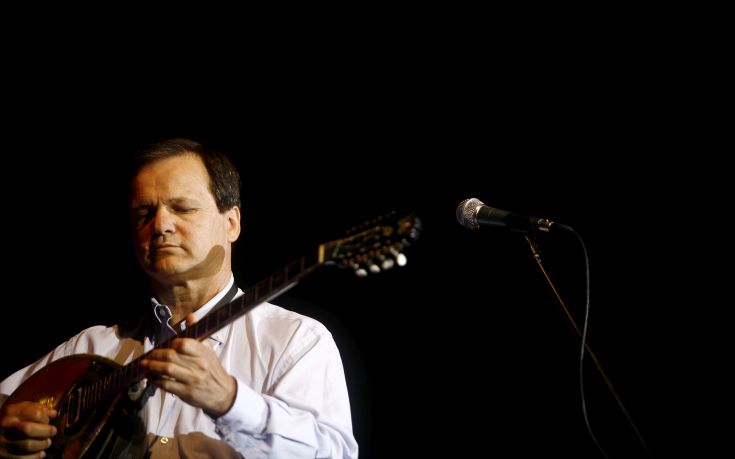 Έκλεψαν το μπουζούκι του Χρήστου Νικολόπουλου - Η έκκληση του μουσικοσυνθέτη