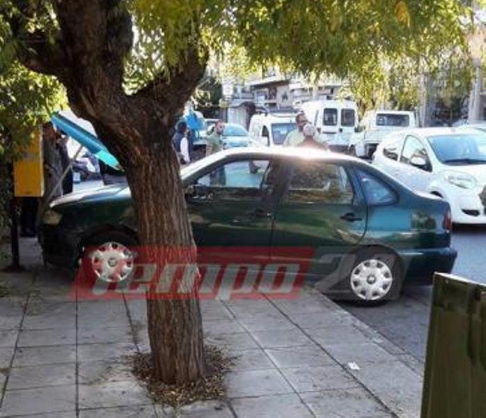 Πάτρα: Αμάξι παραλίγο να "εισβάλει" σε περίπτερο στην οδό Ακρωτηρίου- Σταμάτησε...δίπλα του- Λαχτάρησαν οι περαστικοί