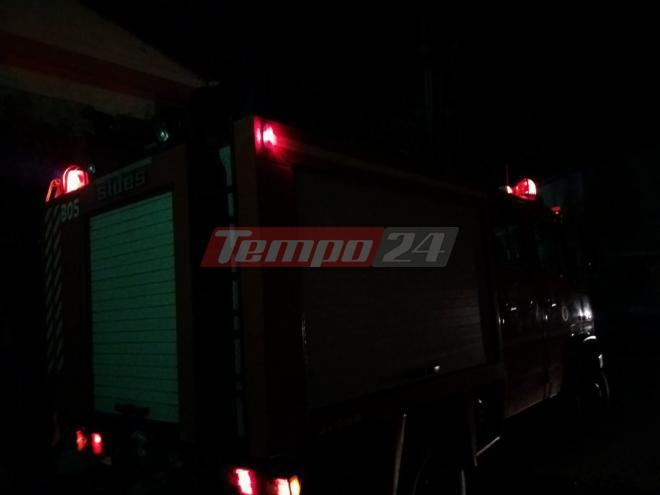 Πάτρα: Φωτιά σε εγκαταλελειμμένο σπίτι στην περιοχή των Προσφυγικών - Στέκι τοξικομανών καταγγέλλουν οι κάτοικοι - ΔΕΙΤΕ ΦΩΤΟ