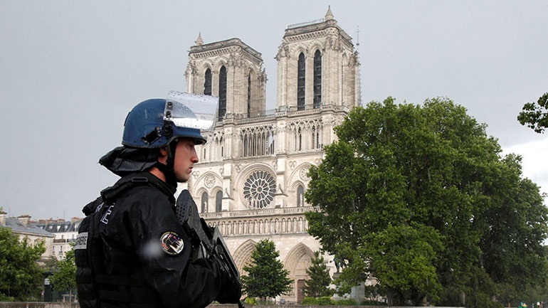 Νέος αυστηρός αντιτρομοκρατικός νόμος προκαλεί αντιδράσεις στη Γαλλία