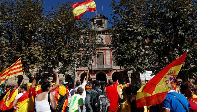 Βαρκελώνη: Μεγάλη διαδήλωση κατά της ανεξαρτητοποίησης της Καταλονίας