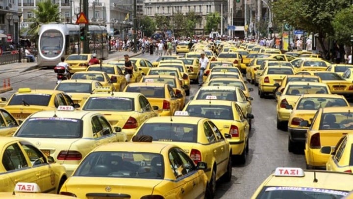 Οι δανειστές ζητούν την εγκατάσταση POS και στα ταξί