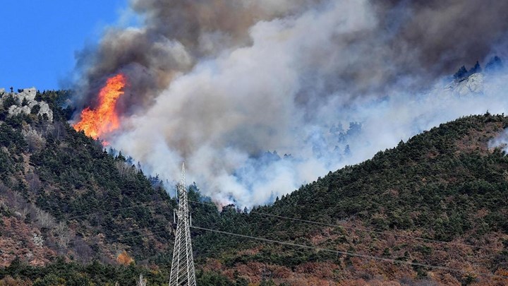 Πύρινος εφιάλτης στην Ιταλία - Πάνω από 1.000 άνθρωποι εγκατέλειψαν τα σπίτια τους