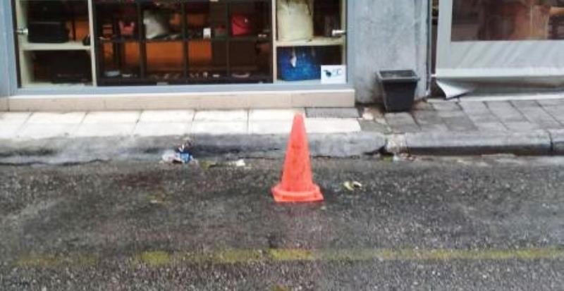 Υποχώρησε η άσφαλτος από τη βροχή στη διασταύρωση Φιλοποίμενος και Αγίου Ανδρέου