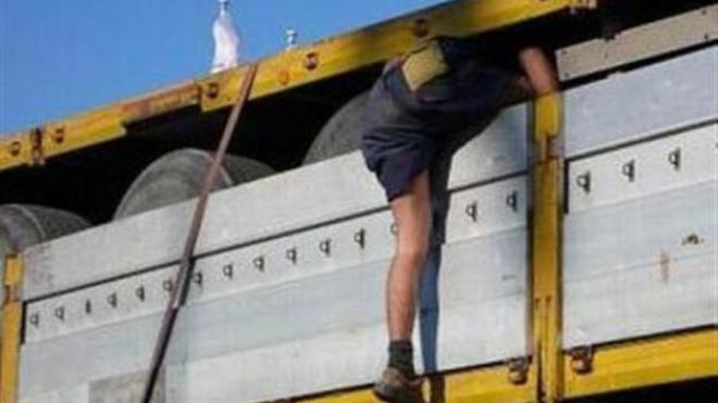 Πάτρα: Μαζί με τα πορτοκάλια μετέφερε και ομάδα μεταναστών - Συνελήφθη οδηγός φορτηγού