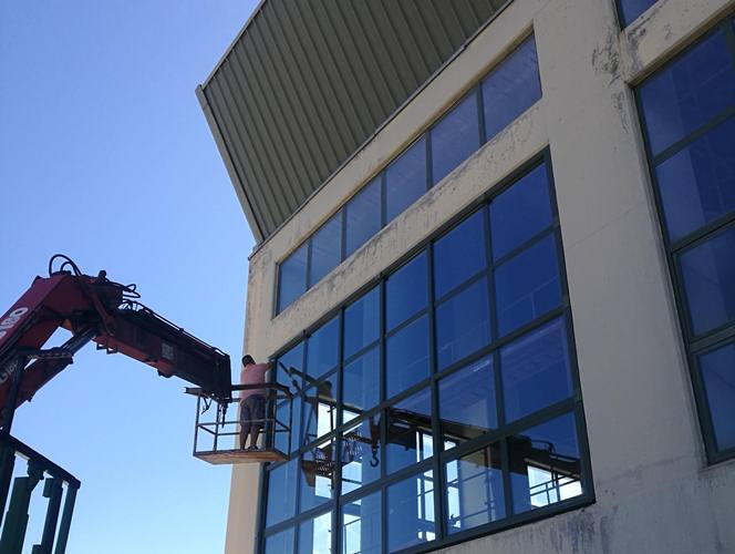 Πάτρα: Αντικαταστάθηκε το σπασμένο παράθυρο στο Πεπανός