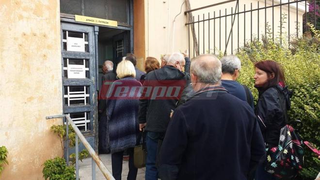 Ουρές στην Αχαΐα για τις εκλογές στην Κεντροαριστερά - Χωρίς ιδιαίτερα προβλήματα συνεχίζεται η διαδικασία - ΔΕΙΤΕ ΦΩΤΟΓΡΑΦΙΕΣ