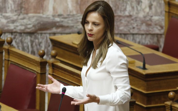 Έφη Αχτσιόγλου: Το κοινωνικό μέρισμα καλύπτει περίπου το 32% του πληθυσμού