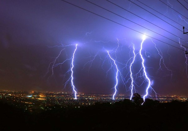 Πάτρα: Ερχεται χαμηλό βαρομετρικό με ισχυρές καταιγίδες από το βράδυ της Κυριακής