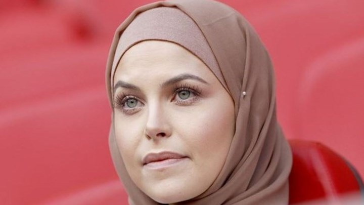 Λύθηκε το μυστήριο με την καλλονή που έκλεψε την παράσταση στο "Γεώργιος Καραϊσκάκης"