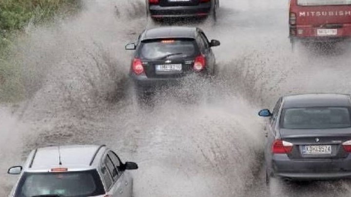 Κλειστή από τις βροχοπτώσεις η παλαιά εθνική οδός Ελευσίνας - Θήβας