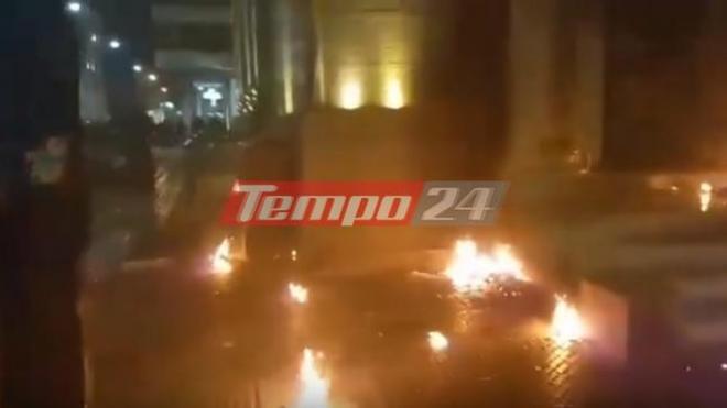 Πάτρα: Πάνω από 60 μολότοφ έριξαν οι κουκουλοφόροι στα ΜΑΤ - ΒΙΝΤΕΟ