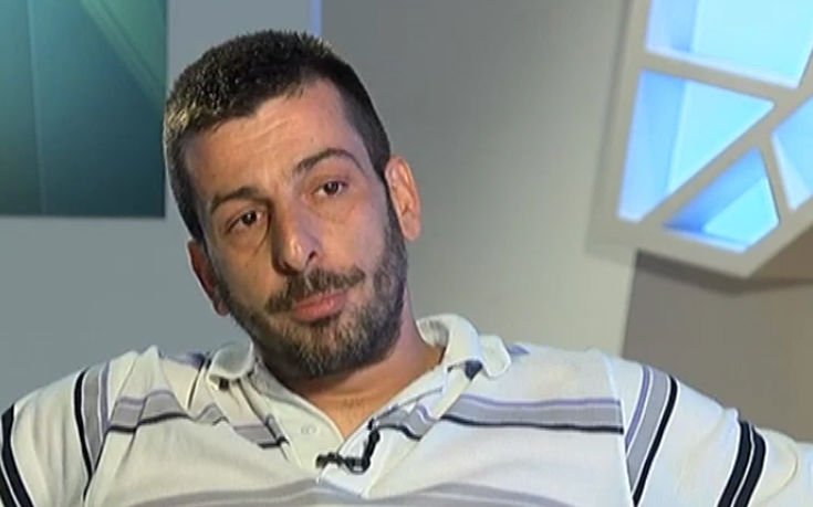 Βγήκε στην τηλεόραση λίγο πριν παραδοθεί καταζητούμενος ληστής - ΒΙΝΤΕΟ