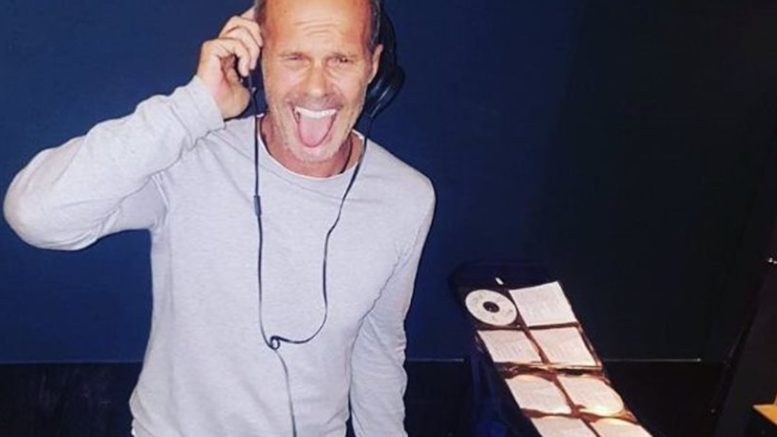 Ο Πέτρος Κωστόπουλος ανοίγει σαντουιτσάδικο