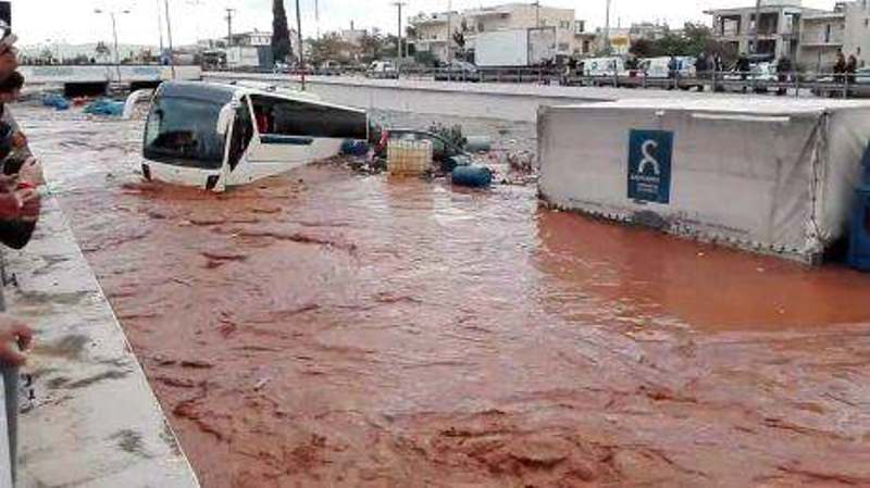 Έφτασε στη Ναύπακτο το λεωφορείο που είχε εγκλωβιστεί στην Αθηνών – Κορίνθου - Τι λένε οι επιβάτες