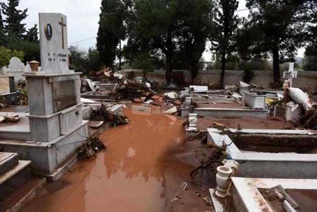 Δήμαρχος Μάνδρας: Δεν μπορούμε να θάψουμε τους νεκρούς μας - ΒΙΝΤΕΟ