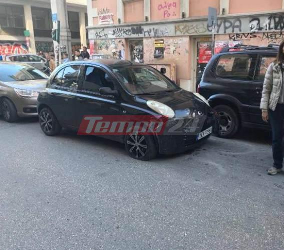 Πάτρα: Σφοδρή σύγκρουση δικύκλου με αυτοκίνητο στο κέντρο της πόλης! Ένας τραυματίας - ΦΩΤΟ