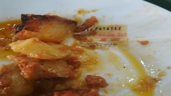 Του σέρβιραν πατάτες μαζί με την ετικέτα! Καταγγελία φοιτητή από το Πανεπιστήμιο Πατρών - ΦΩΤΟ