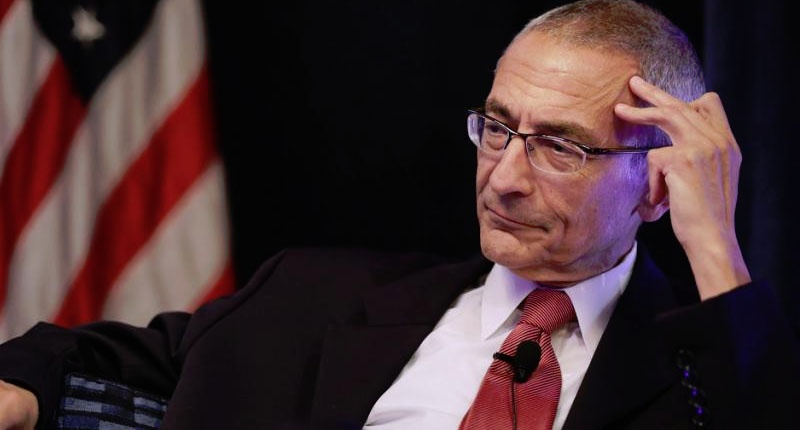 Στην Πάτρα τον Δεκέμβριο ο πρώην επιτελάρχης του Λευκού Οίκου Τζον Ποντέστα