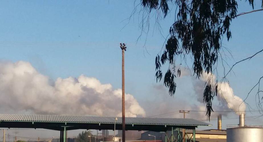 Πυκνός καπνός από τα πυρηνελαιουργεία σκέπασε και πάλι τη δυτική Αχαΐα