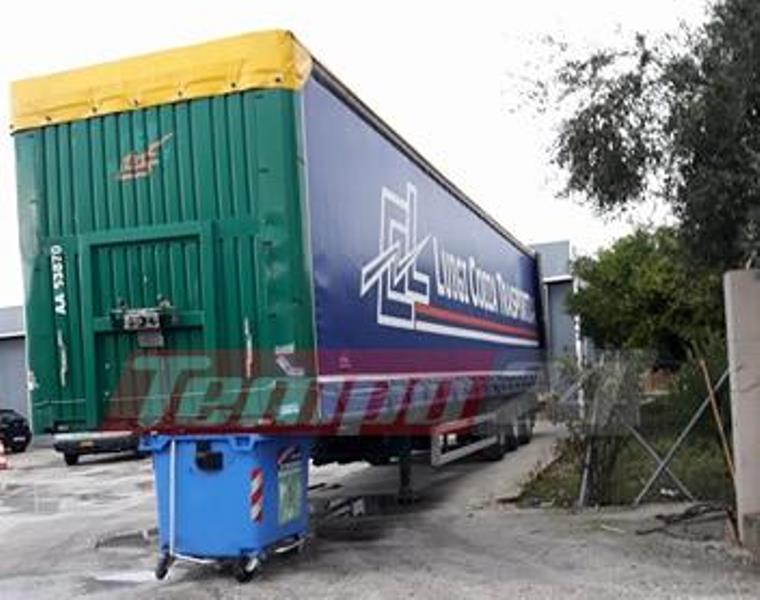 Πάτρα: Το... έπος του νταλικέρη στην Παραλία- Ελλείψει τράκτορα, πάρκαρε την καρότσα στον κανούργιο κάδο απορριμμάτων!