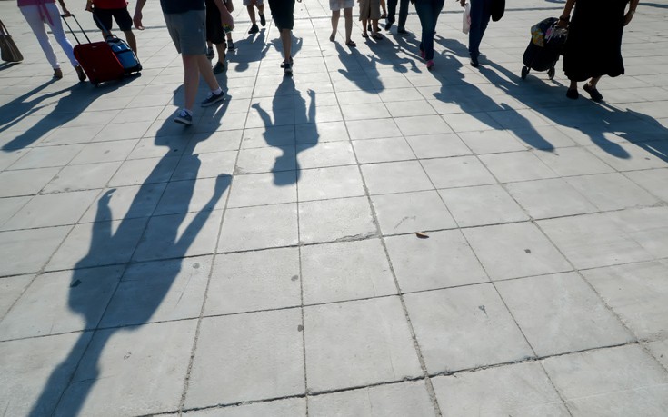 Spiegel: ”Φτωχοί εργαζόμενοι η νέα κοινωνική τάξη στην Ελλάδα"