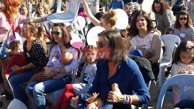 Πάτρα: Θήλασαν δημόσια 61 μαμάδες! Έστειλαν μήνυμα "ζωής και υγείας" με τα μωρά τους στην αγκαλιά από το κέντρο της πόλης! ΦΩΤΟ και ΒΙΝΤΕΟ