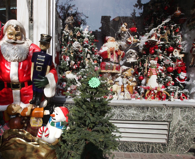 Πάτρα: Πρεμιέρα σήμερα για το εορταστικό ωράριο των καταστημάτων - Απεργούν αύριο οι Εμποροϋπάλλλοι