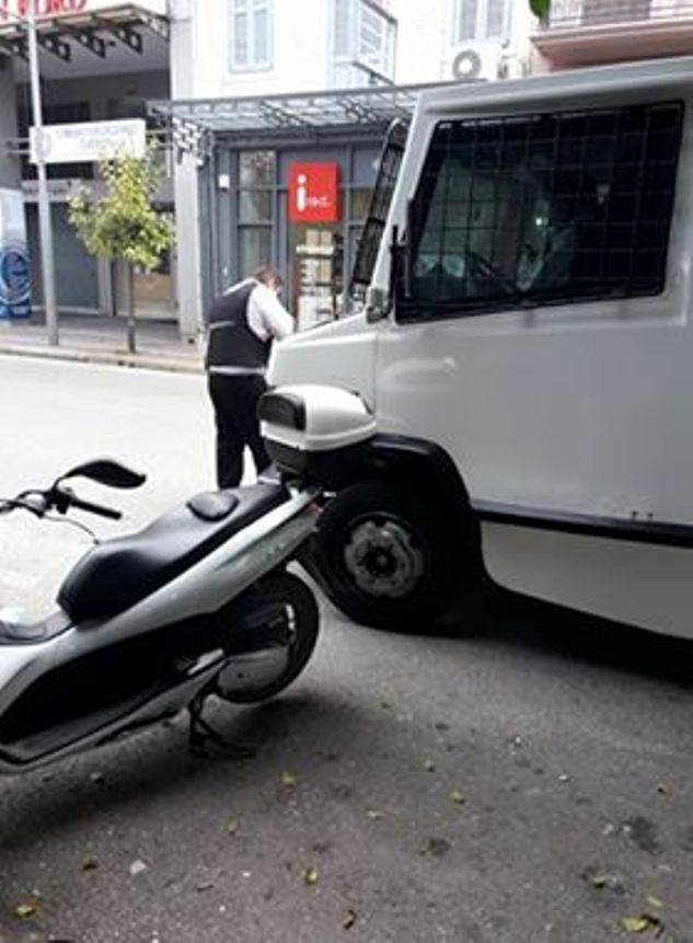 Πάτρα: Τραυματίστηκε υπάλληλος χρηματαποστολής - "Έσκασε" η βαλίτσα με τα χρήματα - ΦΩΤΟ